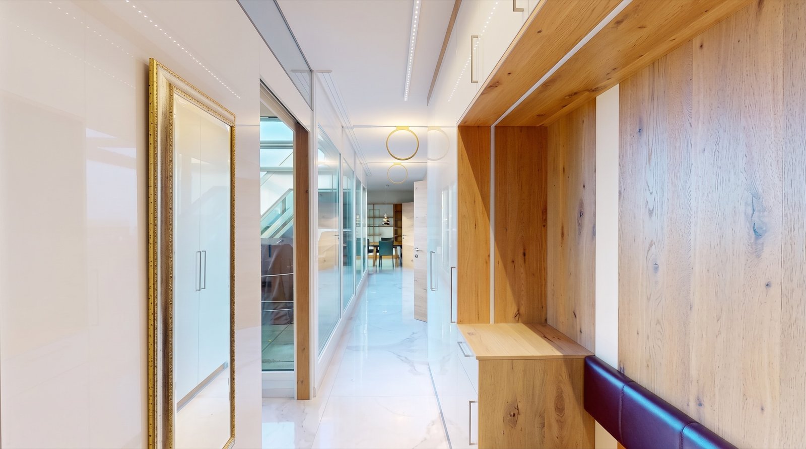 Eingangsbereich mit Eichenholz-Einbauten – Penthouse 1220 Wien Eingangsbereich mit Eichenholz-Einbauten – Penthouse 1220 Wien