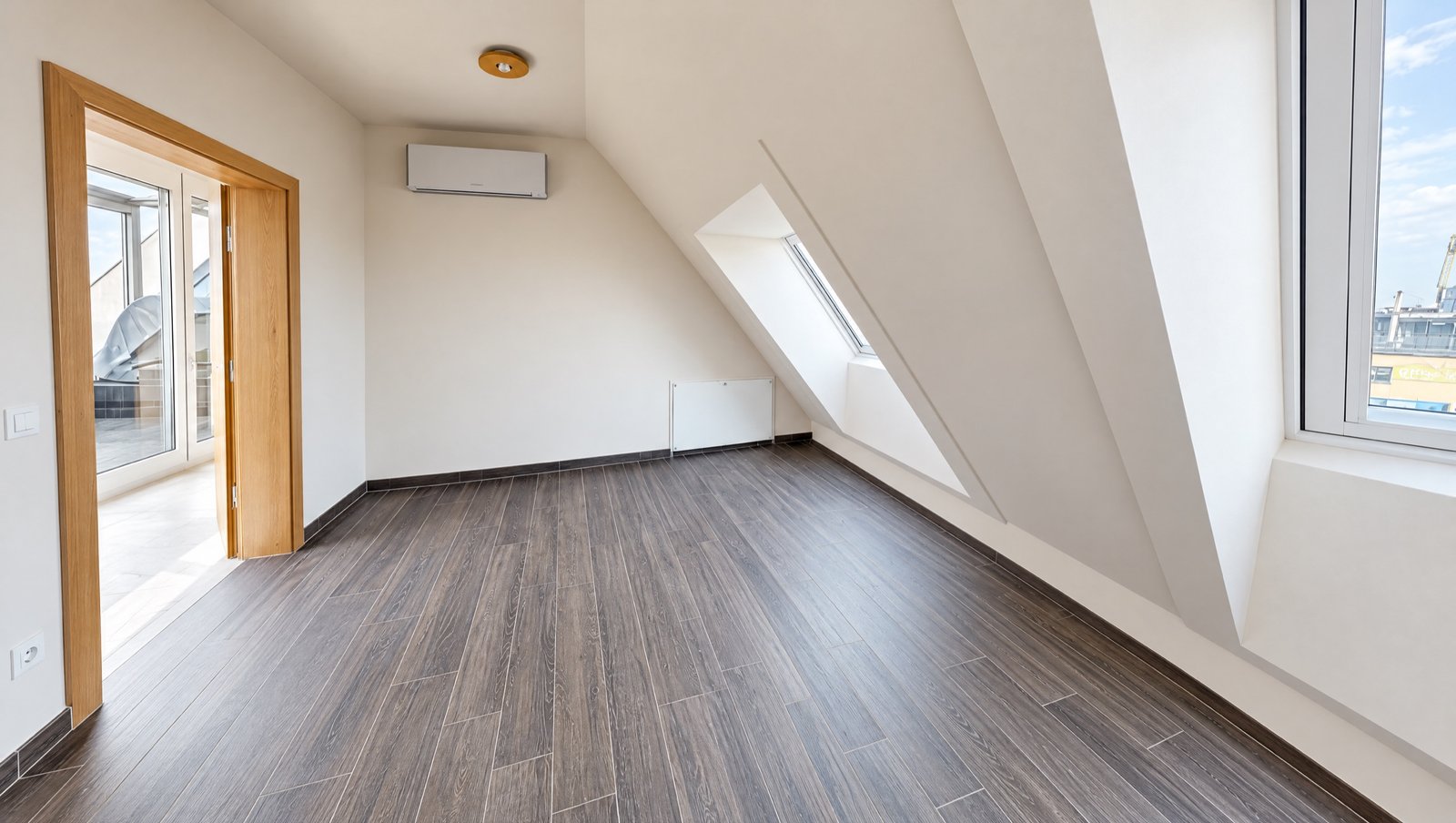 Zimmer mit Holzboden und Dachschräge – Penthouse 1220 Wien Zimmer mit Holzboden und Dachschräge – Penthouse 1220 Wien